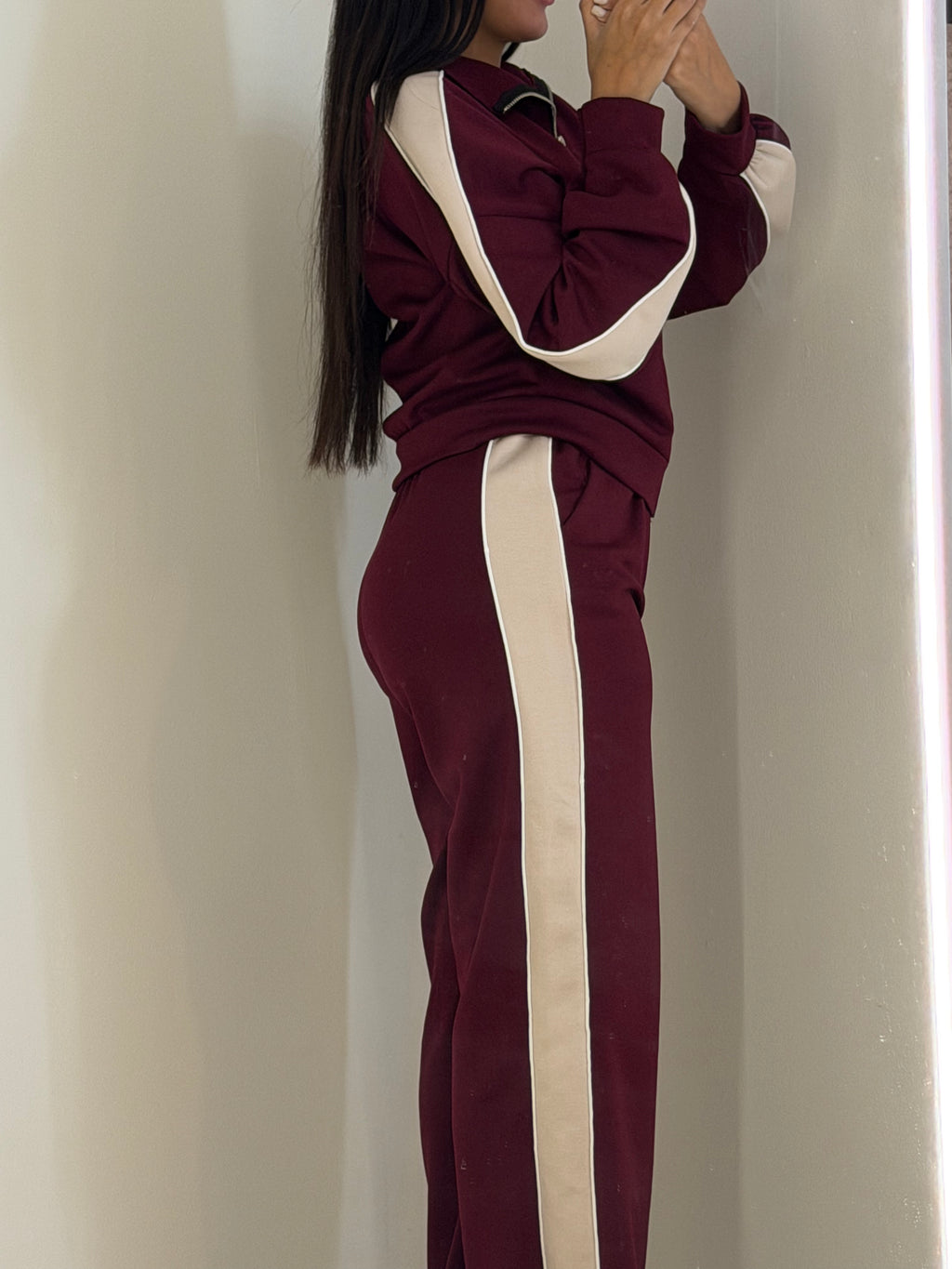 Ensemble rouge veste zip bande beige