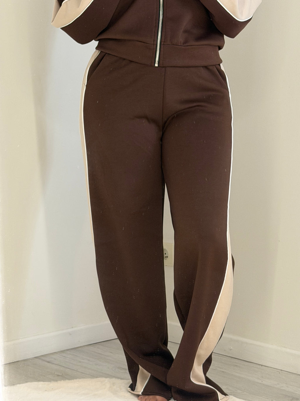 Ensemble marron veste zip bande beige